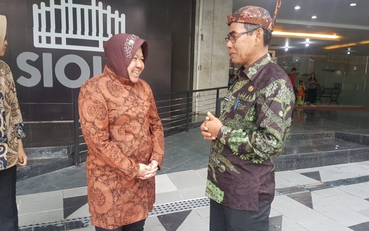 Pemkab Kuansing Silaturahmi dengan Walikota Risma, Ini Yang Dibahas Bupati Mursini